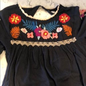 Encanto inspo! Embroidered floral top M EUC